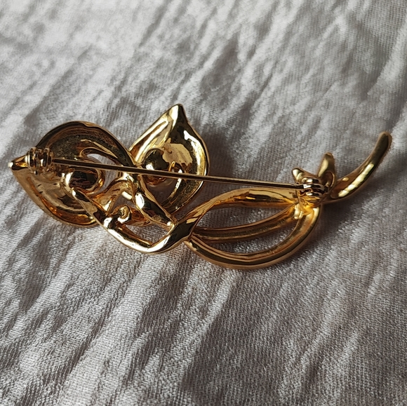 Double Gold Tone Vintage Flower Calla Lily Brooch Lapel Pin Faux Pearls Unsigned - Picture 3 of 9